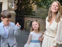 Фреймут поделилась осенними кадрами с младшими детьми в Лондоне