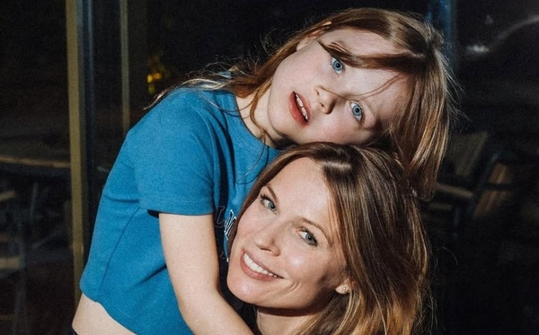 Младшую дочь Ольги Фреймут приняли в Пласт — фото