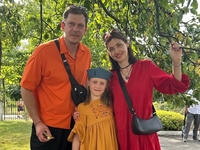 Звезда «Женского доктора» Исаенко показал редкие фото с женой и дочерью