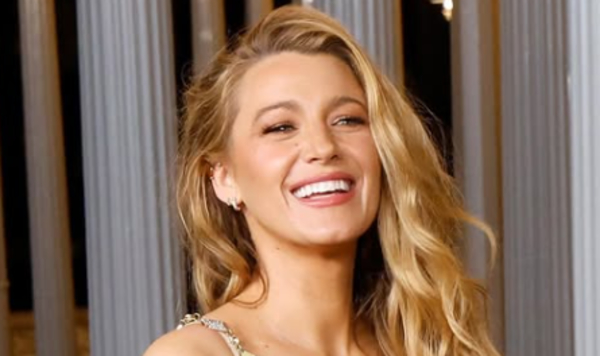 Блейк Лайвли показала фото со съемок «Сплетницы» по случаю 18-летия сериала