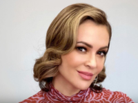 «Сегодня я настоящая и свободная»: Алисса Милано удалила грудные импланты