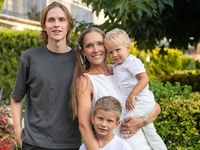 Осадчая поздравила сына с 23-летием и высказалась об опыте раннего материнства