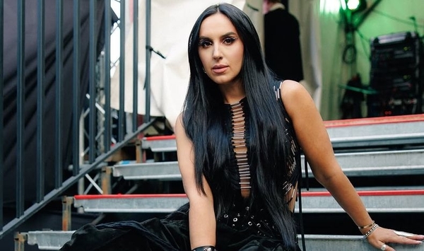 Известная певица травмировалась из-за падения со сцены