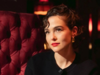 Звезда фильма «Почему он?» Зои Дойч впервые выходит замуж