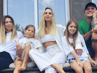 Анатолич публично заступился за свою куму Лободу, которая продолжает петь на русском