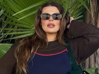 «Вернулась в лето»: Зарицкая на отдыхе в Испании сделала селфи в купальнике