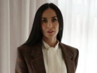 Деми Мур впервые со съемок в «Стриптизе» вернула себе челку — фото