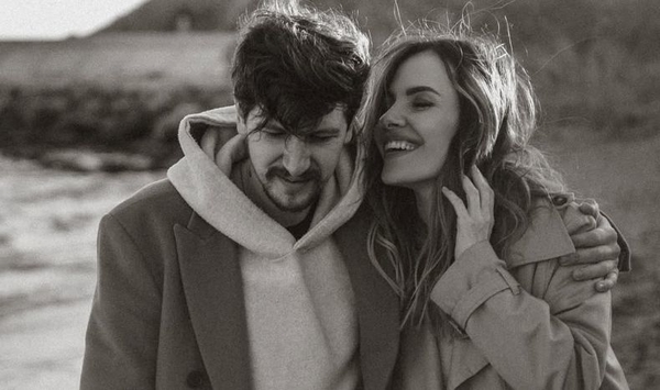 Муж MamaRika раскрыл, сколько она зарабатывает на прослушивании ее хитов в сети