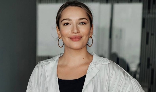 Старшая дочь Мозговой дебютировала как художница на выставке в Бельгии