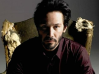 Киану Ривз поцеловал возлюбленную на премьере своего нового фильма