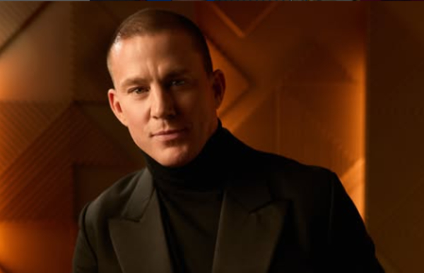 Ченнинг Тейтум целовался с молодой моделью на премьере своего нового фильма