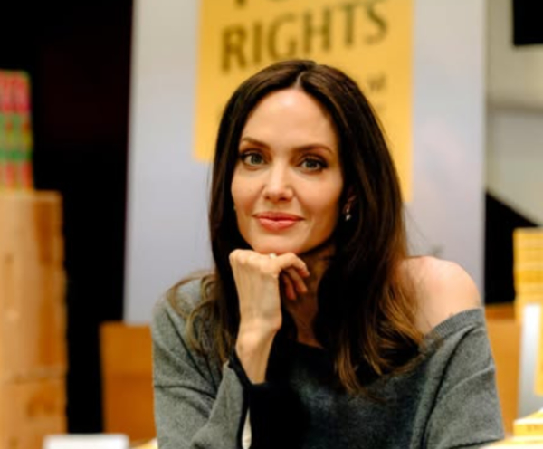 Джоли сделала редкий комментарий о двойной мастэктомии и удалении яичников