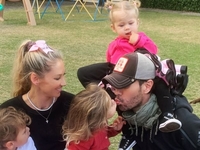 Беременная Курникова поделилась редким фото с тремя детьми от Иглесиаса