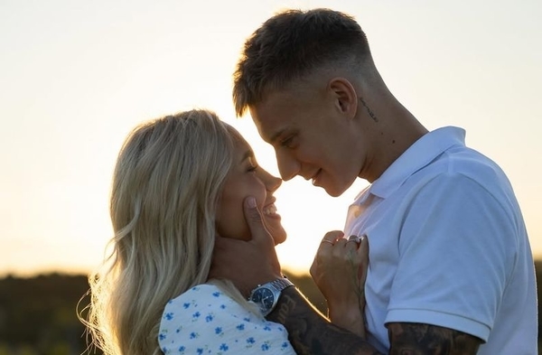 Квиткова намекнула на тайную свадьбу, показав новую фамилию в паспорте