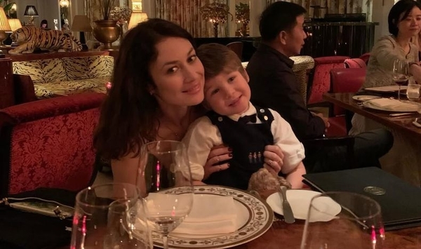 Ольга Куриленко показала редкие фото с отцом своего единственного ребенка