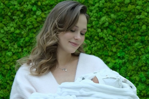 Кошмал с 7-месячной дочерью экстренно госпитализировали посреди ночи