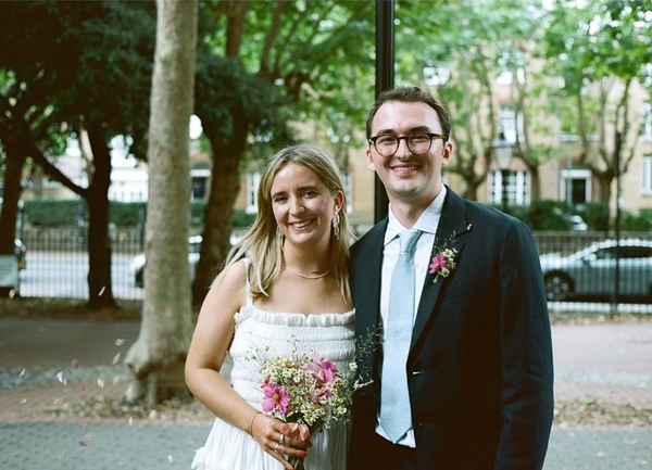 Звезда «Игры престолов» Айзек Хемпстед-Райт женился: фото со свадьбы