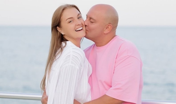 Юрий Ткач впервые ответил на слухи о второй беременности жены