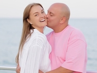 Юрий Ткач впервые ответил на слухи о второй беременности жены