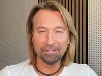 «Беглец» Винник засветился на концерте Сердючки