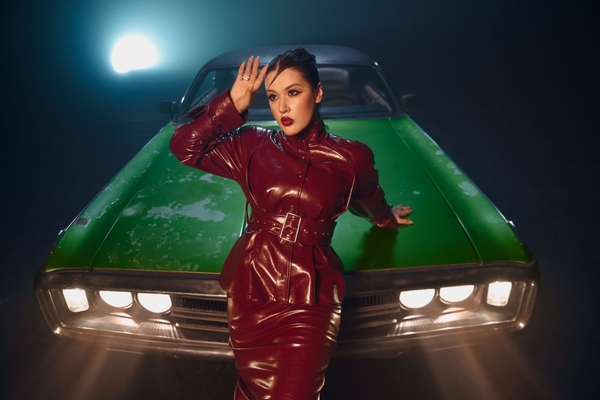 Bonni Shine показала, как звучит чувство, что одновременно ранит и притягивает