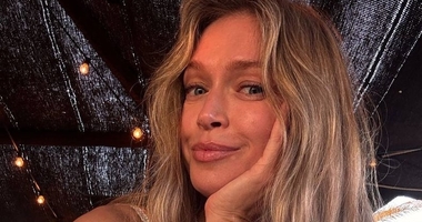 Брежнева показала, как выглядела в юности с короткой стрижкой