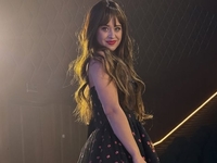 Экс-жена Дзидзьо снялась в бикини с 5-месячным сыном на руках