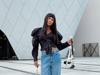 Ахат сверкнула голым животом в коротком топе в 60 лет