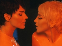 Полякова и Ефросинина снялись вместе в латексе и с короткими волосами