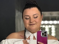 Alyona Alyona показала фото в белье, чтобы закрыть сбор на дроны