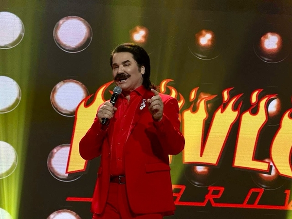 Зибров рассказал о первом браке, который завершился после измены жены