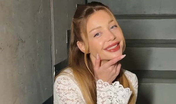 За руку с сыном: Кароль запостила редкое селфи с 17-летним Вениамином