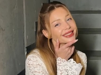 За руку с сыном: Кароль запостила редкое селфи с 17-летним Вениамином