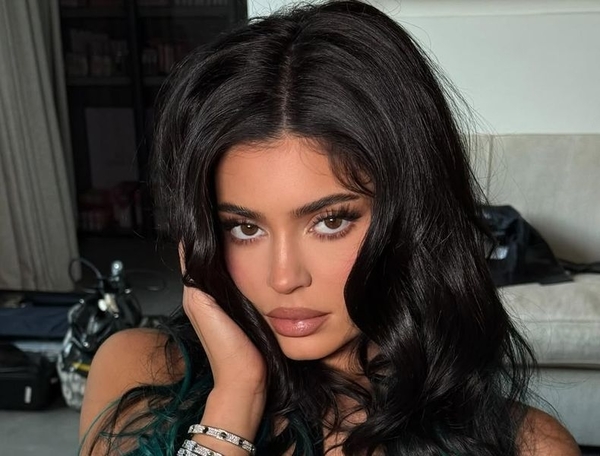 Кайли Дженнер заявила, что лечилась от боли в спине стволовыми клетками