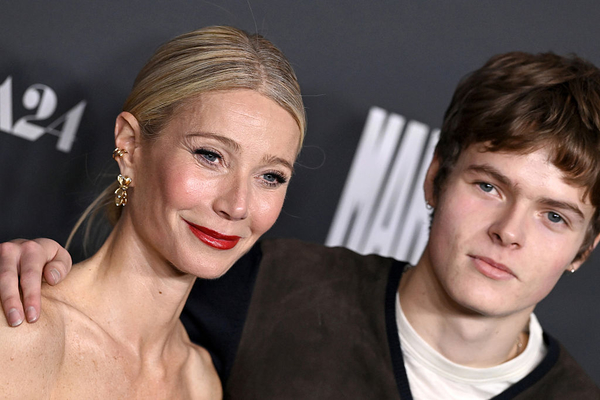 19-летний сын Гвинет Пэлтроу впервые появился на красной дорожке