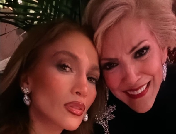 Лопес устроила в Лас-Вегасе вечеринку по случаю 80-летия мамы