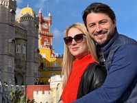 Притула поздравил жену с 41-летием и показал милую открытку от дочерей