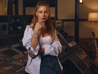 Тина Кароль публично извинилась за песню о блэкаутах