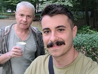 Сын Грубича показал свой первый протез после потери руки на фронте