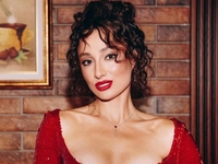 Финалистка «Холостяка-14» Настя ответила на слухи о романе с известным певцом