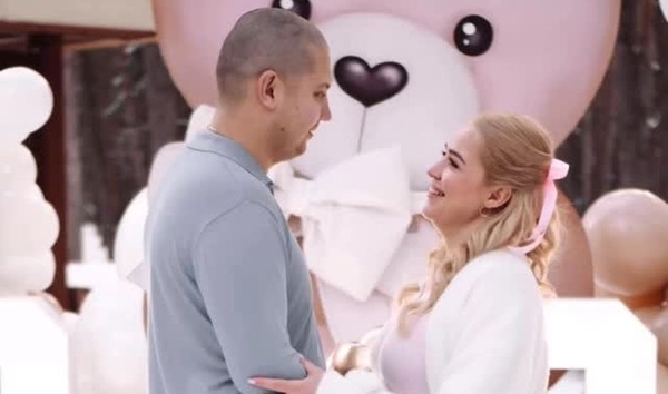 Победительница «Холостяка-13» Белень рассекретила пол первенца на гендер-пати