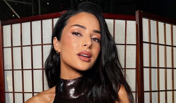 Огневич в чокере и платье с кристаллами снялась в чувственной фотосессии