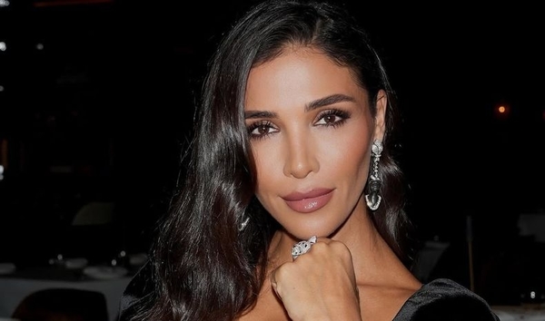 «10 лет с РПП»: Димопулос показала себя с проблемной кожей и лишним весом