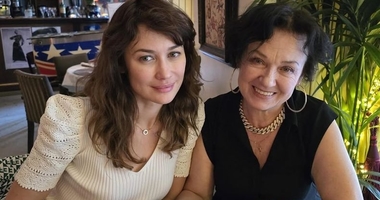 Куриленко показала, как отпраздновала день рождения мамы в Дубае