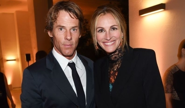 Джулия Робертс запостила редкое фото с мужем по случаю его 57-летия