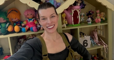 Мілла Йовович показала, який зараз вигляд має її молодша дочка