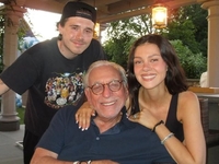 Отец Николы Пельтц впервые прокомментировал вражду с Бекхэмами