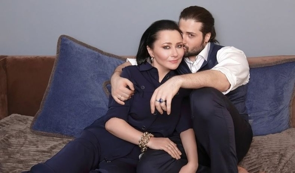 Мозговая показала Аксельрода в военной форме во время редкой встречи с их дочерью