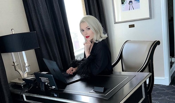 «Обнаружили кое-что тревожное»: Мика Ньютон сообщила о визите к онкологу