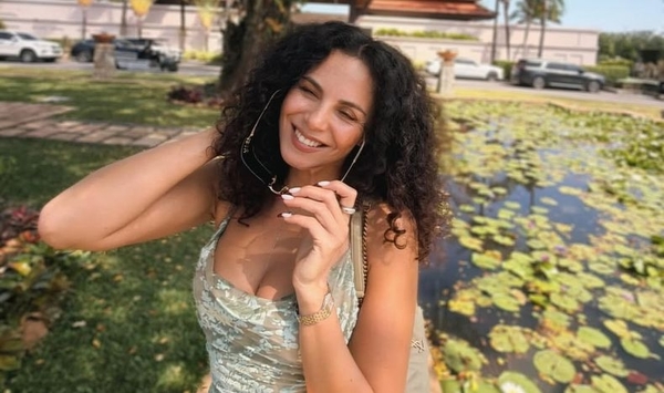 «Когда наконец-то наедине с собой»: Каменских в бикини снялась в бассейне